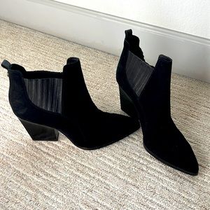 Donald Pliner size 9 black suede booties